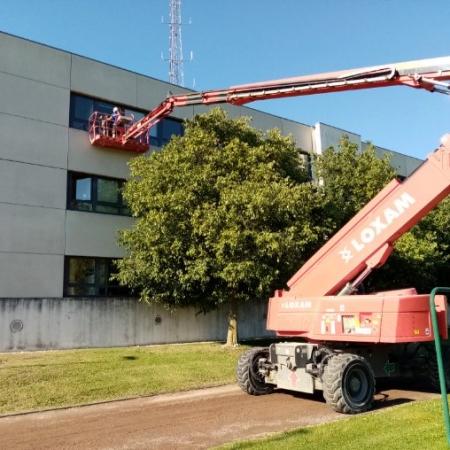 Nettoyage de vitres avec nacelle