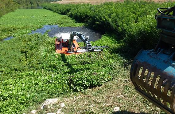 Faucardage, travaux en rivière Drôme, Vaucluse